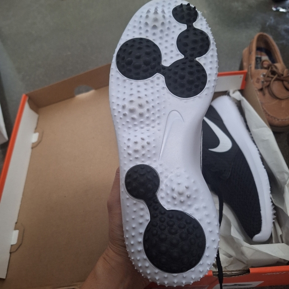 Nike Roshe Golf Shoes - Picture 2 of 3